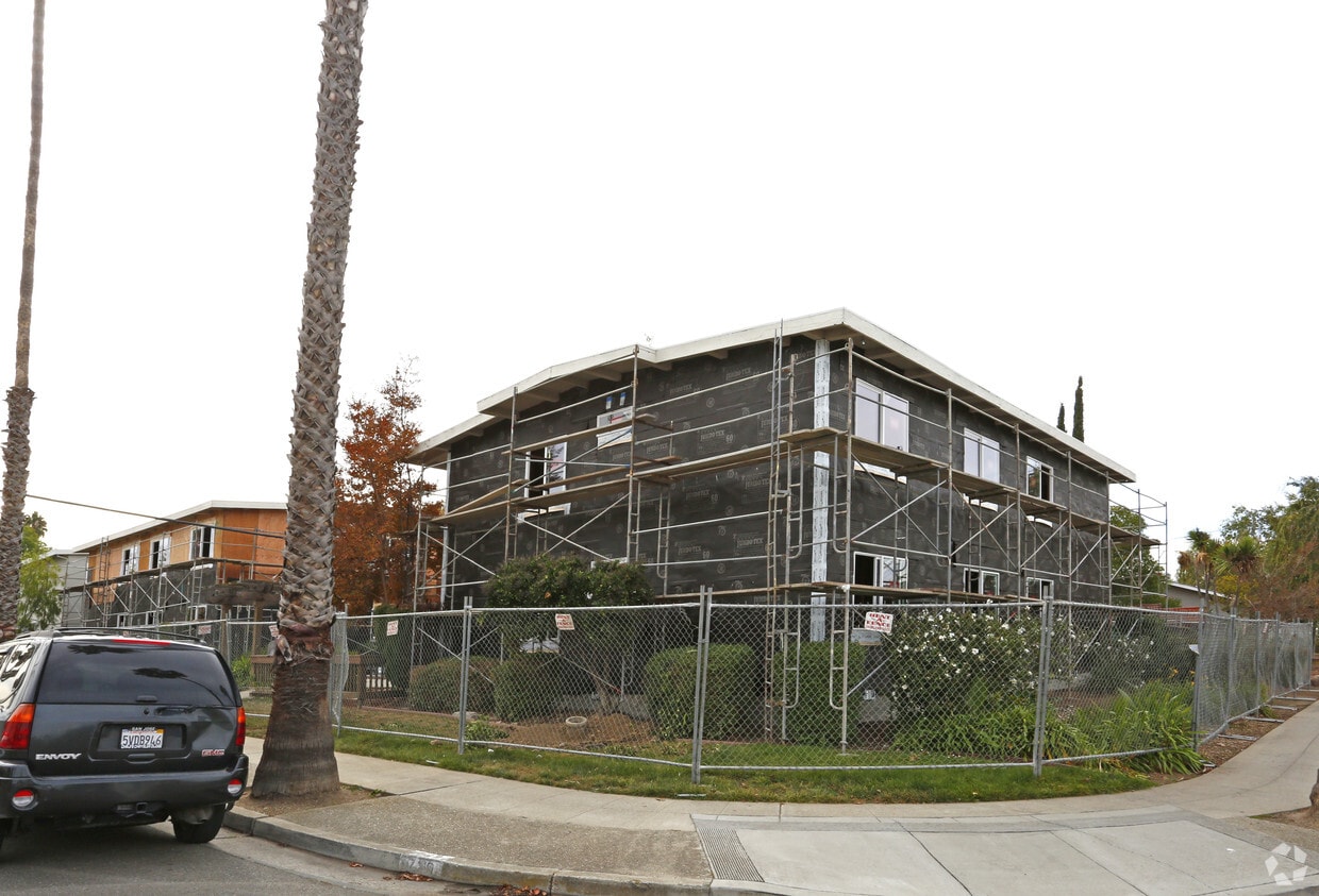 Building Photo - 778 Sharmon Palms Ln