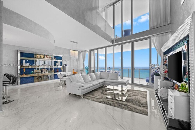 Foto del edificio - 17121 Collins Ave