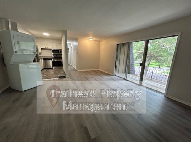 Foto del edificio - 8459 Lowell Ave