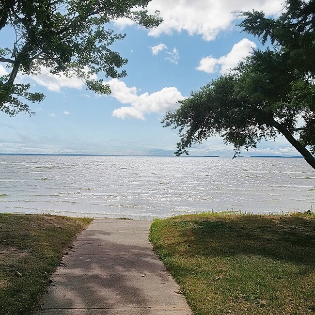 Photo du bâtiment - Lancelot Apartments
