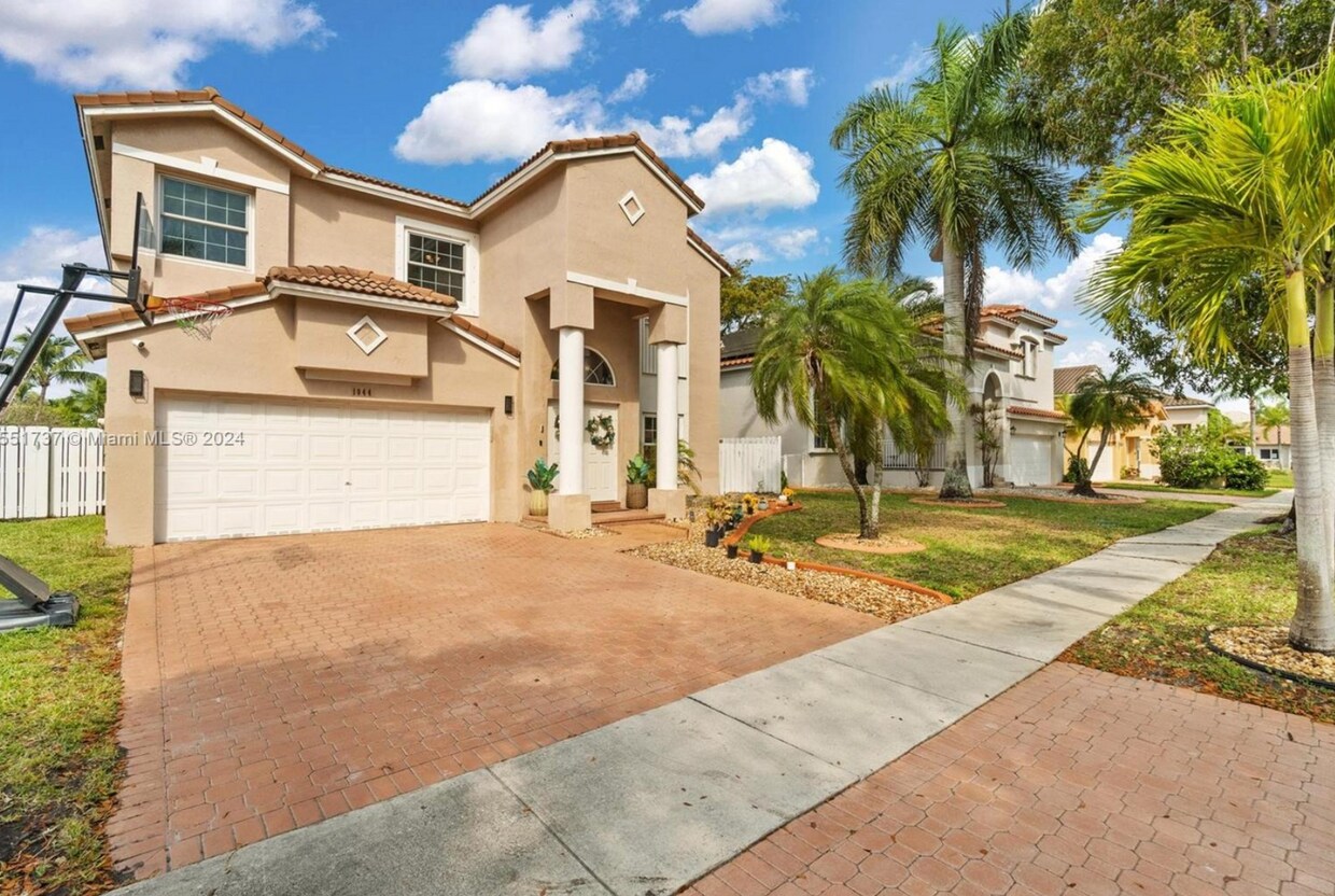 Primary Photo - 1044 NW 184th Way