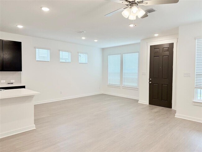 Foto del edificio - 148 Hartson Dr