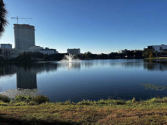 Building Photo - 701 Mirror Lake Dr N