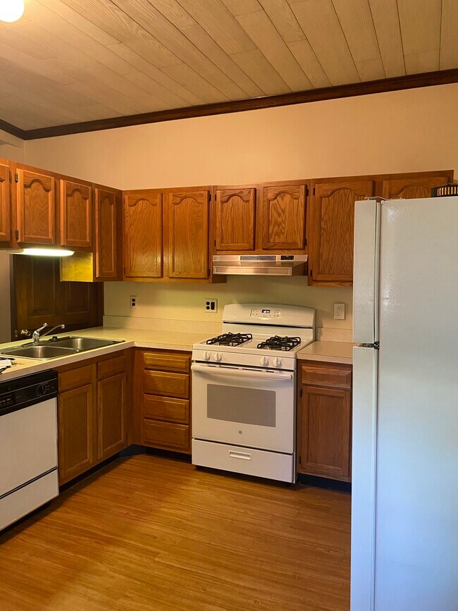 Cocina - 711 Starkweather St