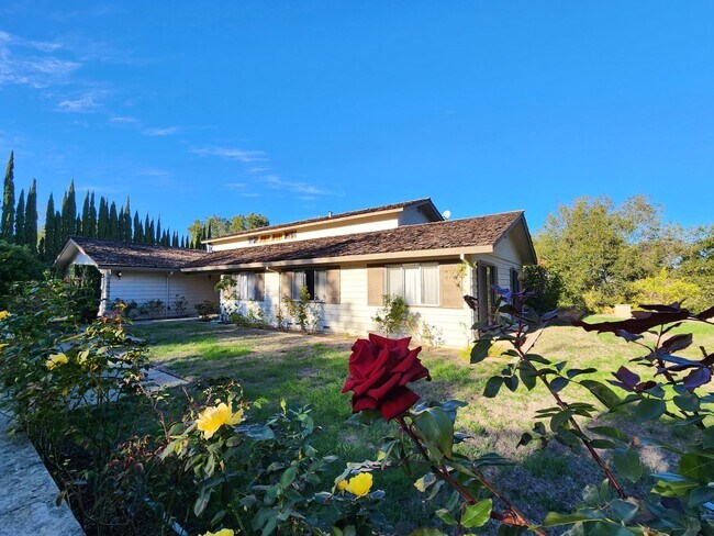 Building Photo - Spacious Atherton Home with Pool & Stunning Views