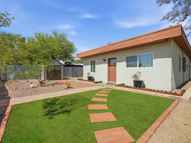 Foto del edificio - 1220 N Catalina Ave