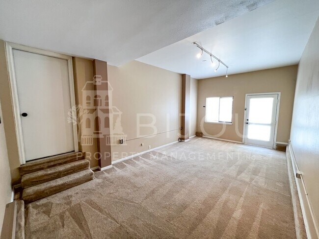 Building Photo - Ptarmigan Valley Townhome