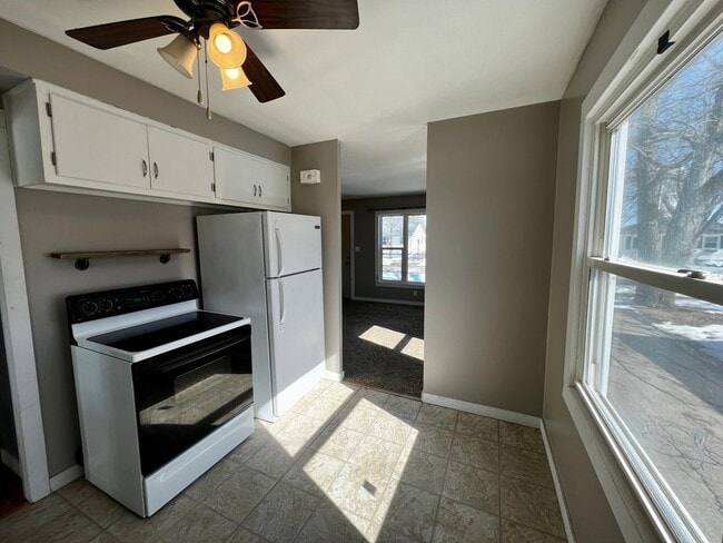 Building Photo - Charming 3 bedroom house