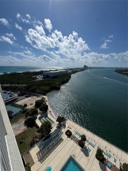 Building Photo - 300 Bayview Dr