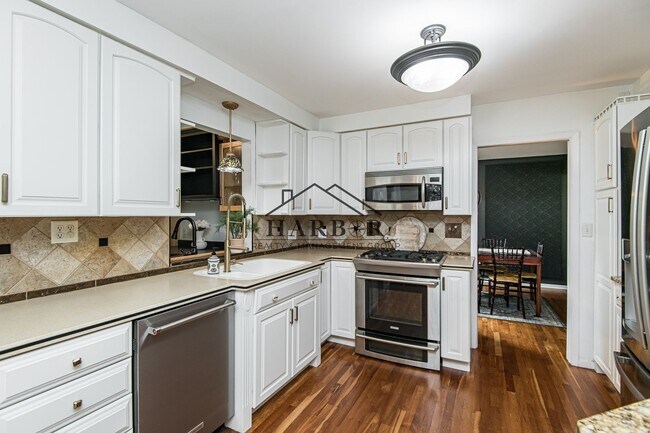 Building Photo - Your NW Sanctuary: 4-BR Single Family Home