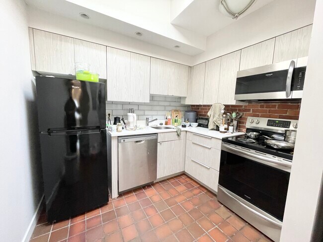 Building Photo - 95 Gainsborough St