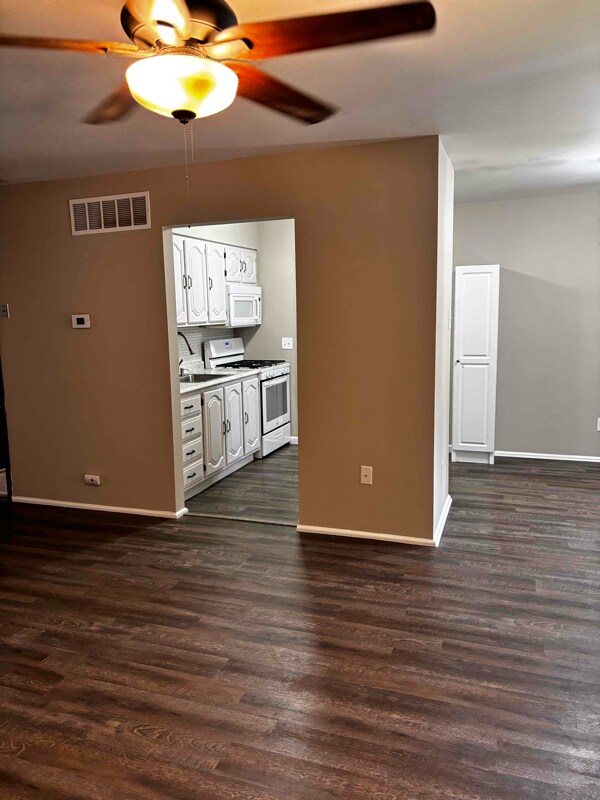 Building Photo - 3738 Dixie Dr