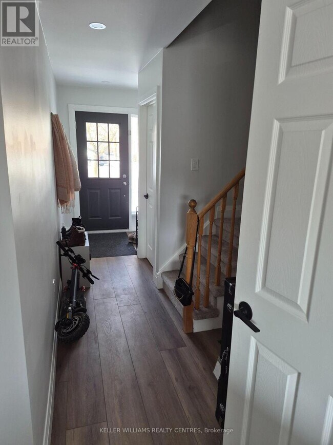 Photo du bâtiment - 28 Royal Cedar Ct