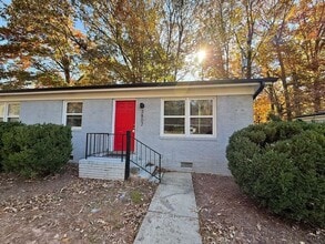 Building Photo - 3807 Lupton Cir