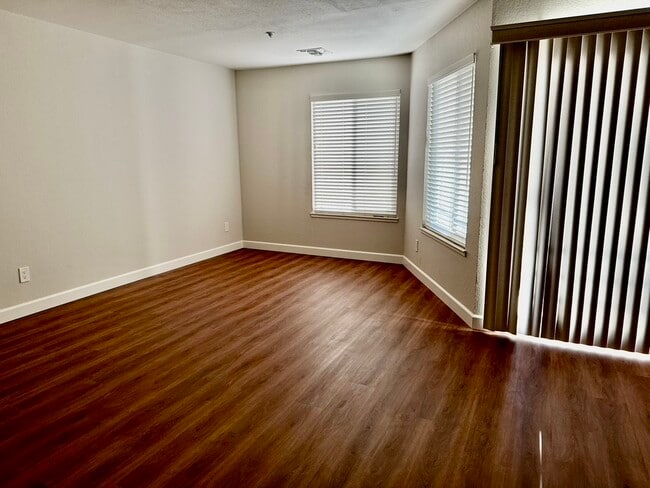 Building Photo - 1201 Alta Vista Ct
