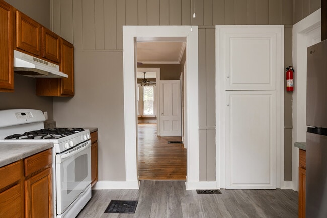 Foto del edificio - 355 W Clinton St