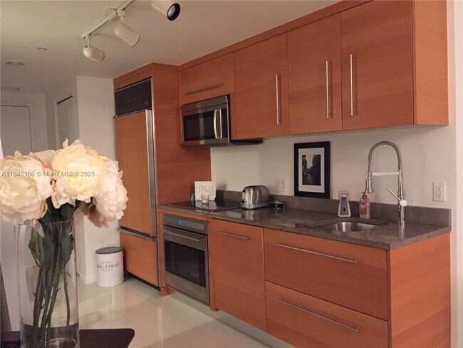 Foto del edificio - 475 Brickell Ave