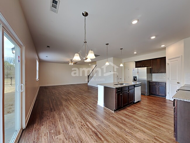 Foto del edificio - 2940 Throneberry Ln