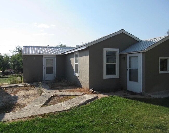 Foto del edificio - Dove Creek, Co 3 bed home