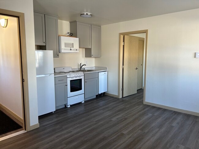 1415-2 Kitchen - Paramount Grafton Apartments