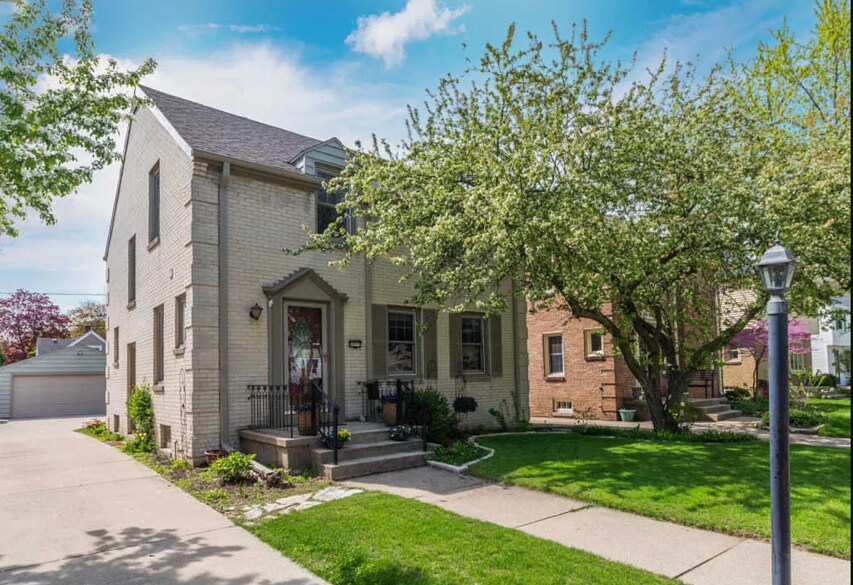 5053 N Diversey Blvd, Whitefish Bay, WI 53217 House Rental in