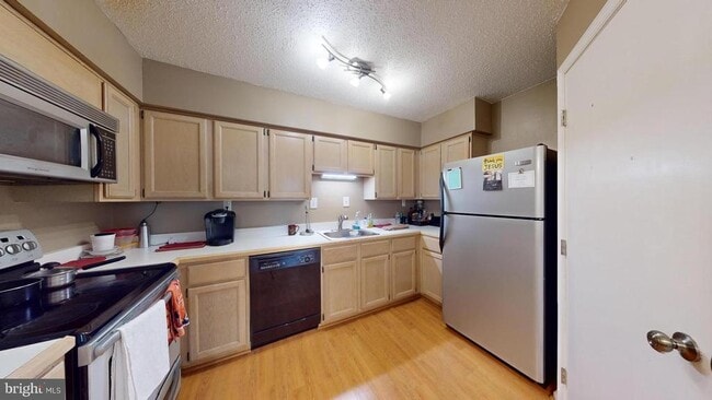 Foto del edificio - 3101 Patrick Henry Dr