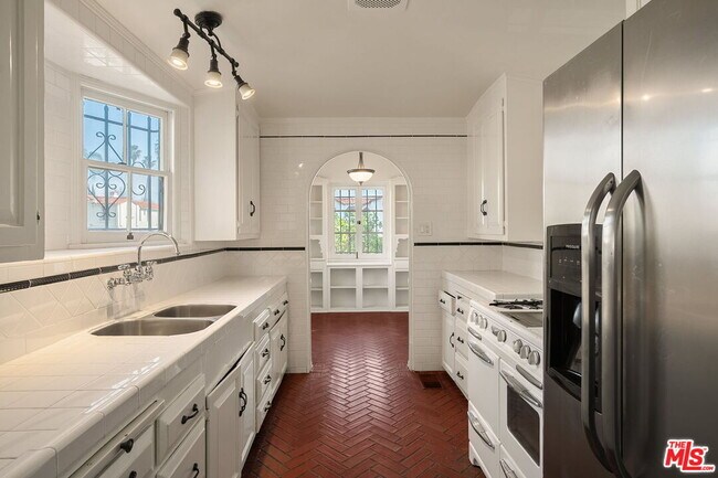 Foto del edificio - 1201 S Crescent Heights Blvd