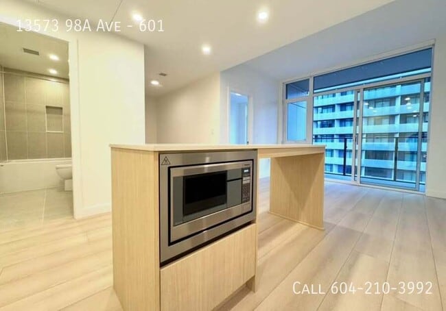 Building Photo - Brand New Condo in Central Surrey