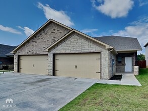 Building Photo - 724 Rolling Terrace Cir