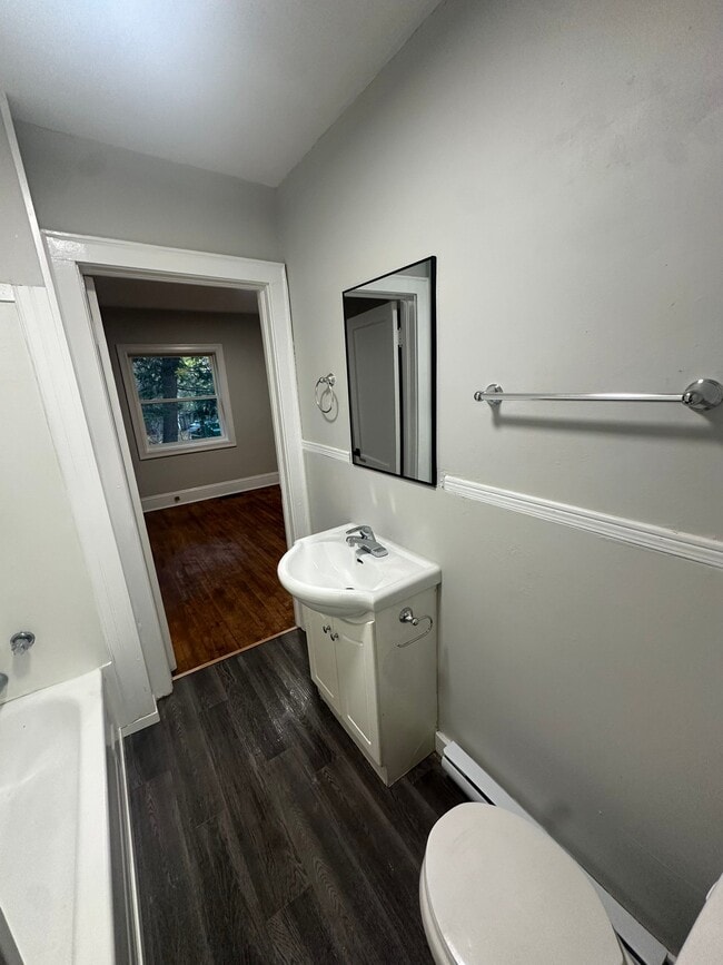 Building Photo - 36 A Victoria St