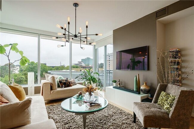Foto del edificio - 3336 Peachtree Rd NE
