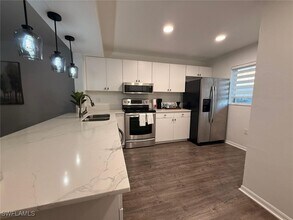 Building Photo - 146 Cypress Way E