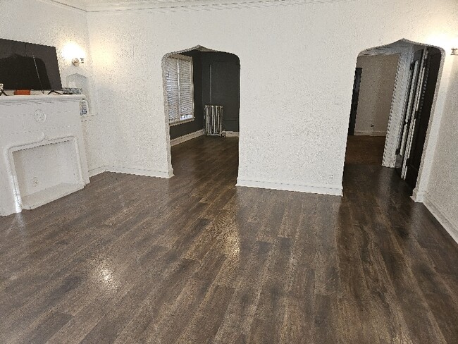 Photo - 8119 S Vernon Ave Apartment