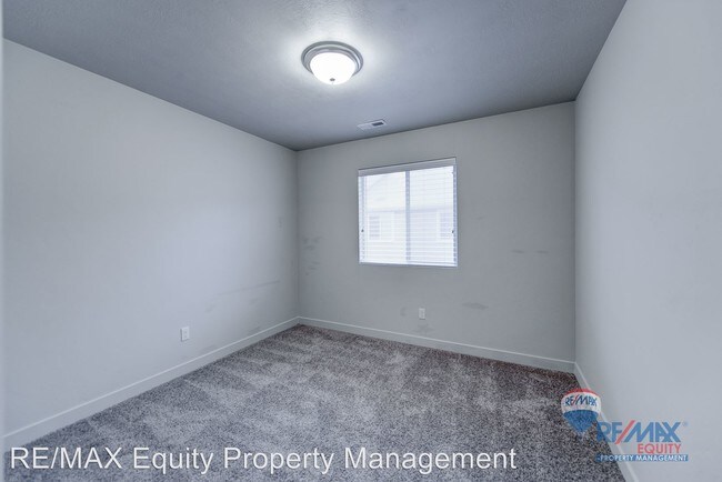 Building Photo - 141 W 710 N