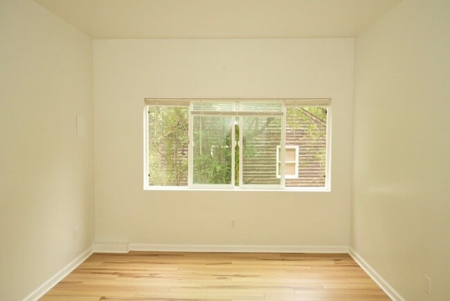 Building Photo - 4 Rockbrook Dr