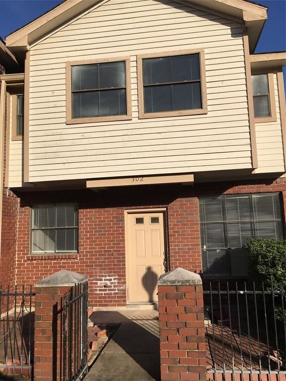 Primary Photo - 1103 Dulles Ave
