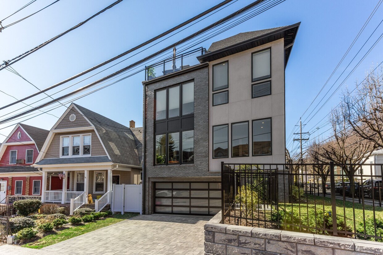Foto principal - 38 Hilliard Ave