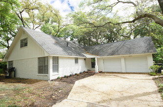 Building Photo - 596 L'Ombre Ct NE