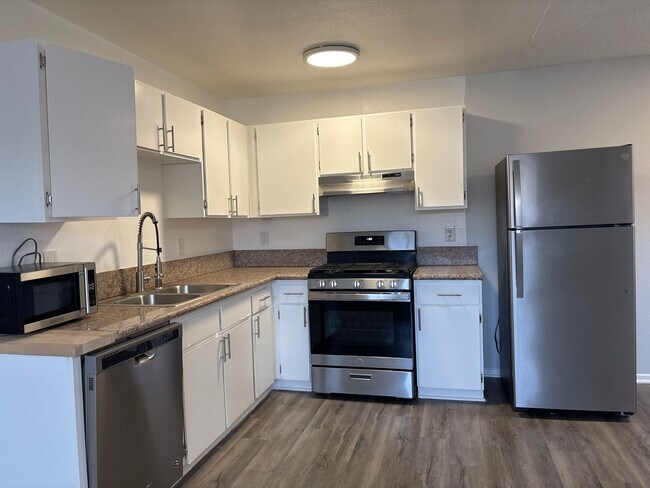 Interior Photo - 226 South Serrano
