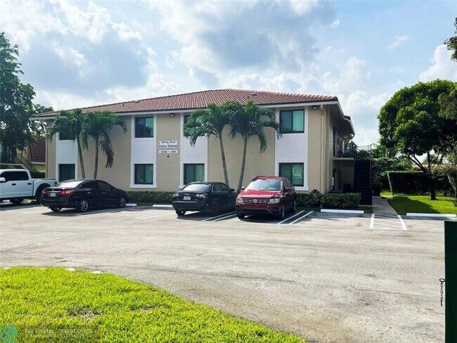 Foto del edificio - 11450 Royal Palm Blvd