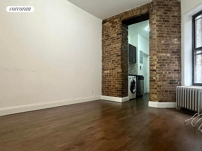 Foto del edificio - 215 E 4th St