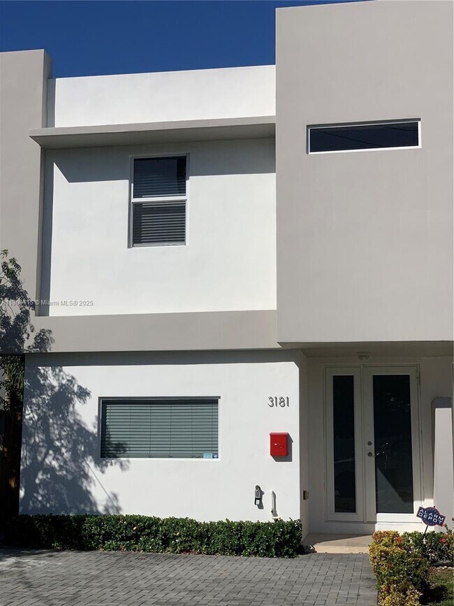 Foto del edificio - 3181 SW 24th St