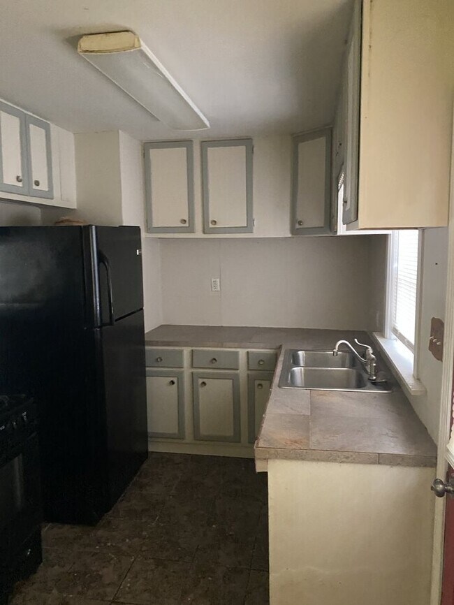 Foto del edificio - 5808 Windham Ave
