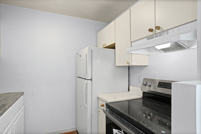 Building Photo - 47 Ten Broeck St