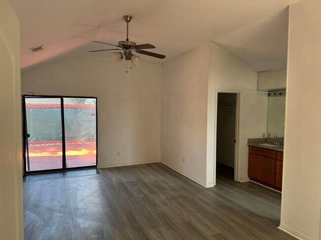 Foto del edificio - 12704 Westpark Dr
