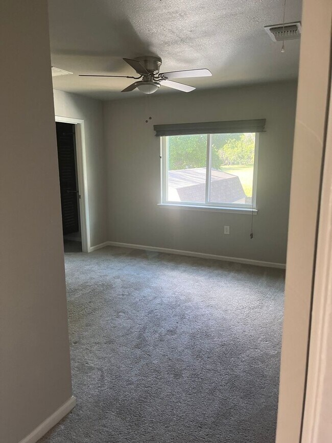 Foto del edificio - Pet Friendly Four Bedroom Home in San Anto...