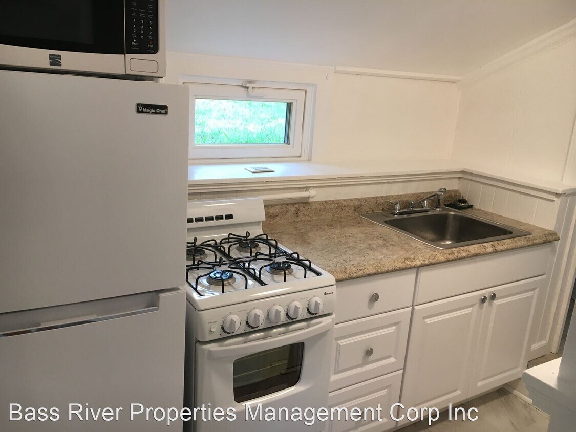 Foto del edificio - 1 br, 1 bath House - 65 Oak Neck Unit B