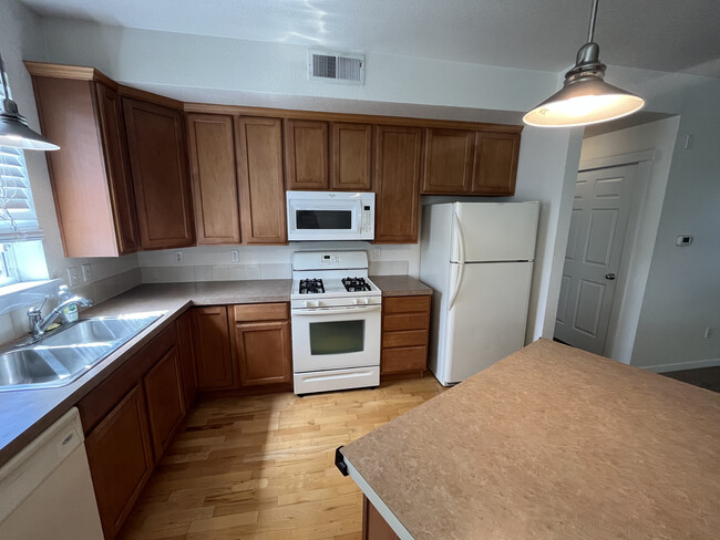 Kitchen - 2301 N Xenia St