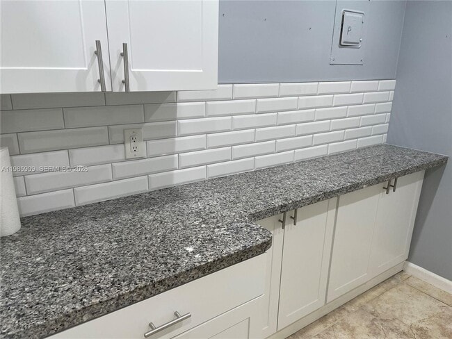 Foto del edificio - 11685 Canal Dr