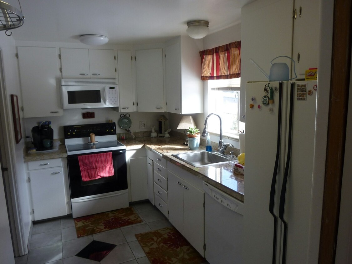 Primary Photo - 2951 Newton St